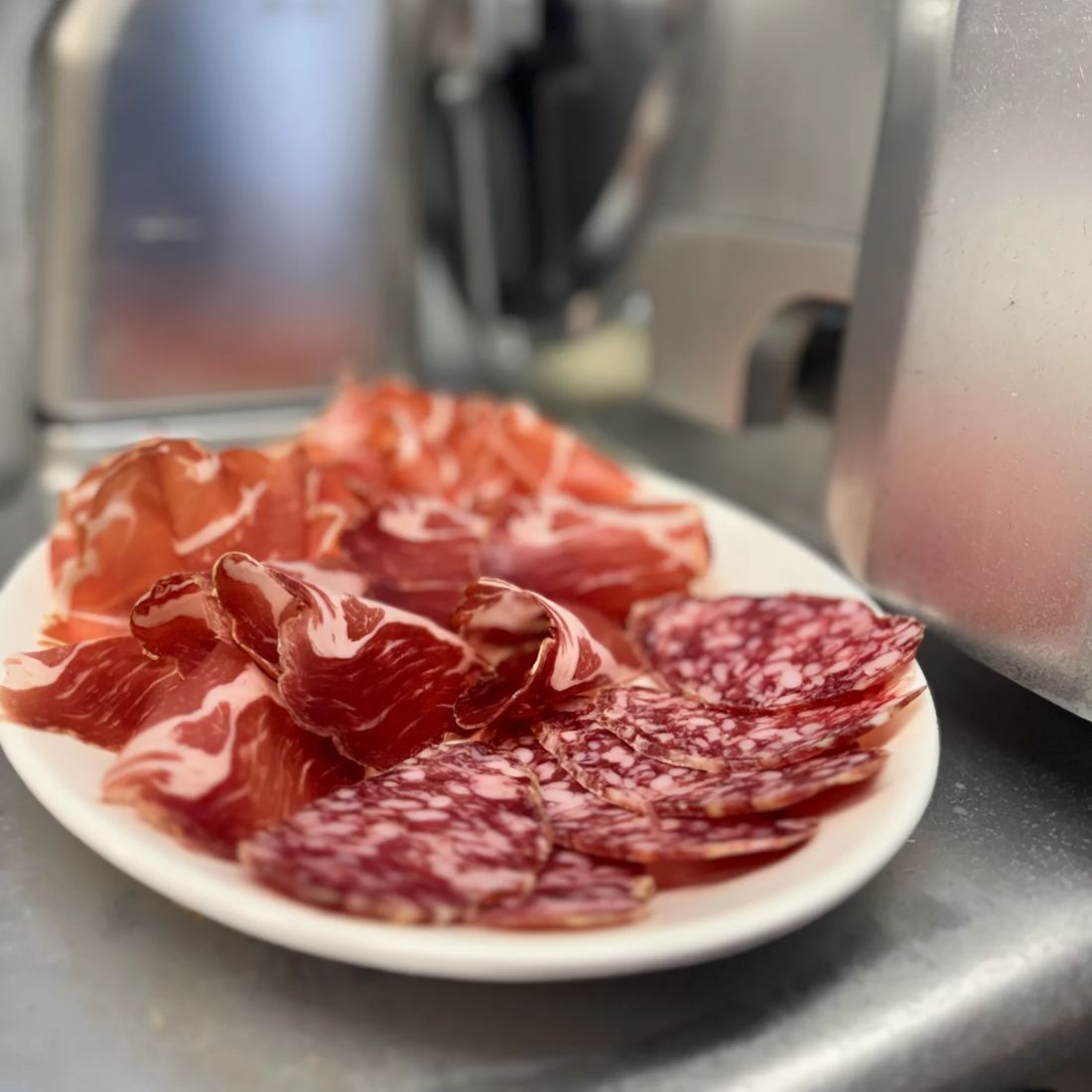Tagliere di salumi affettati al momento